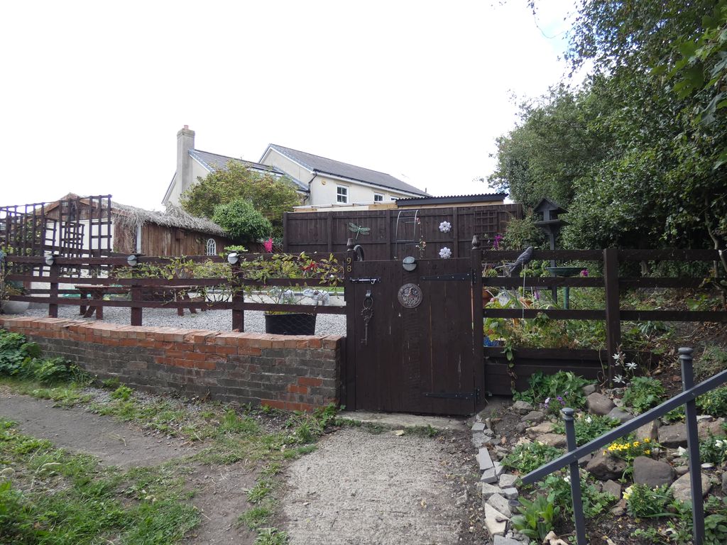 Gate to rear Garden- click for photo gallery